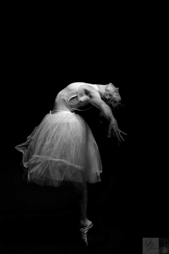 Michelle Buckley on pointe - Image by SimonsPhotography- Dance Photo London
